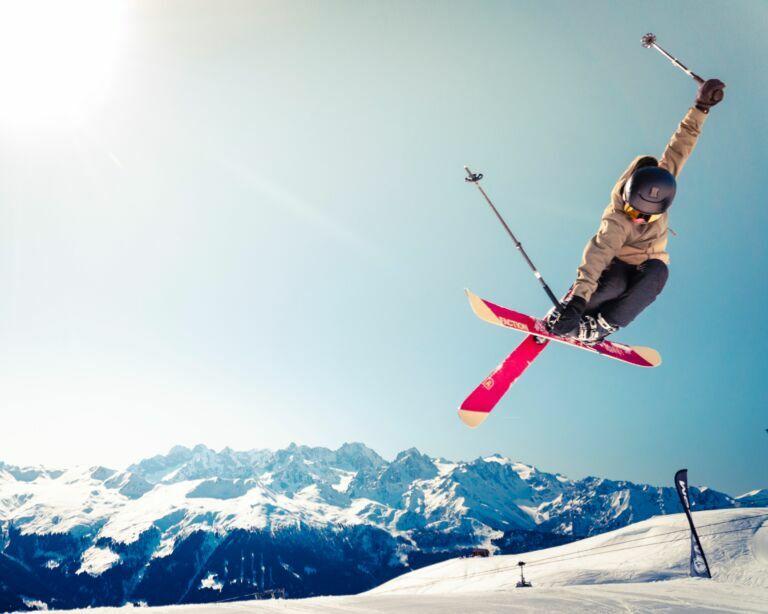 10 Tips to Prevent Skiing and Snowboarding Injuries